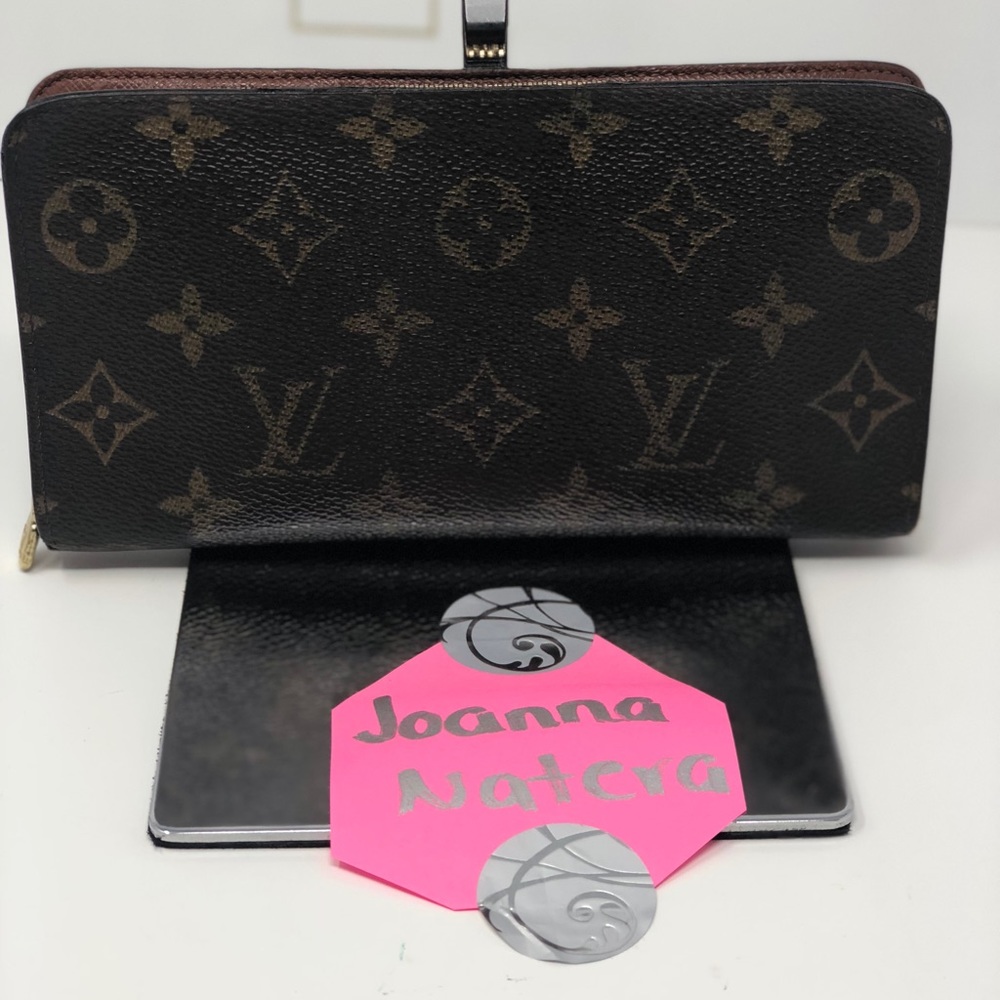 ✔️SOLD✔️Louis Vuitton Zippy Wallet